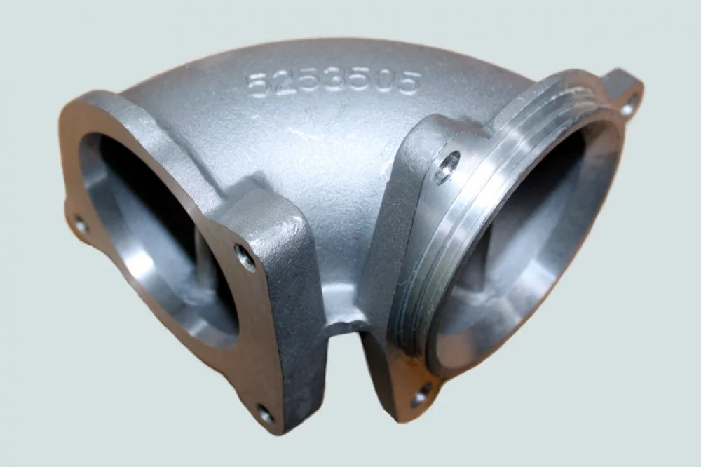 фото патрубок впускного коллектора (угловой, металлический) isf2.8 5253505 